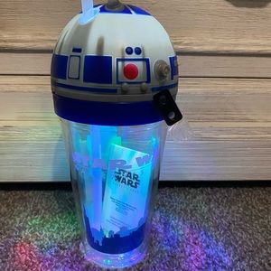 Star Wars Galaxy’s Edge 2019 Landing R2D2 Droid Light Up Sipper Cup